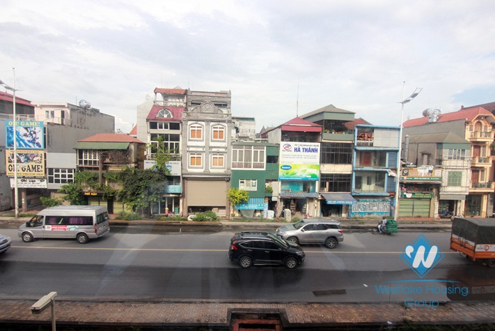 03 stories office for rent in Nghi Tam area, Tay Ho district 